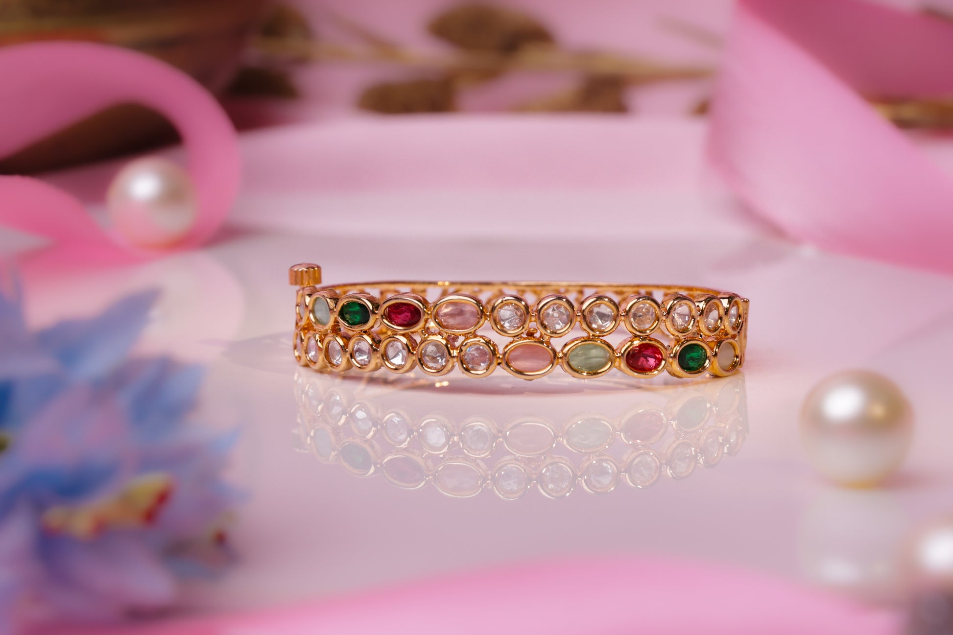 Regal Filigree Kundan Bangle
