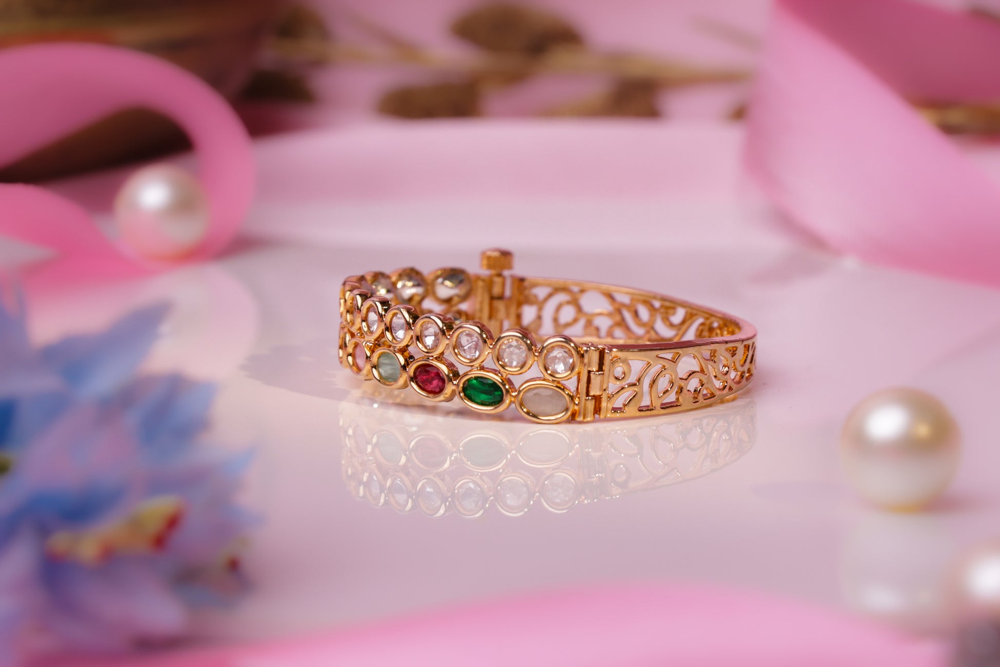 Regal Filigree Kundan Bangle