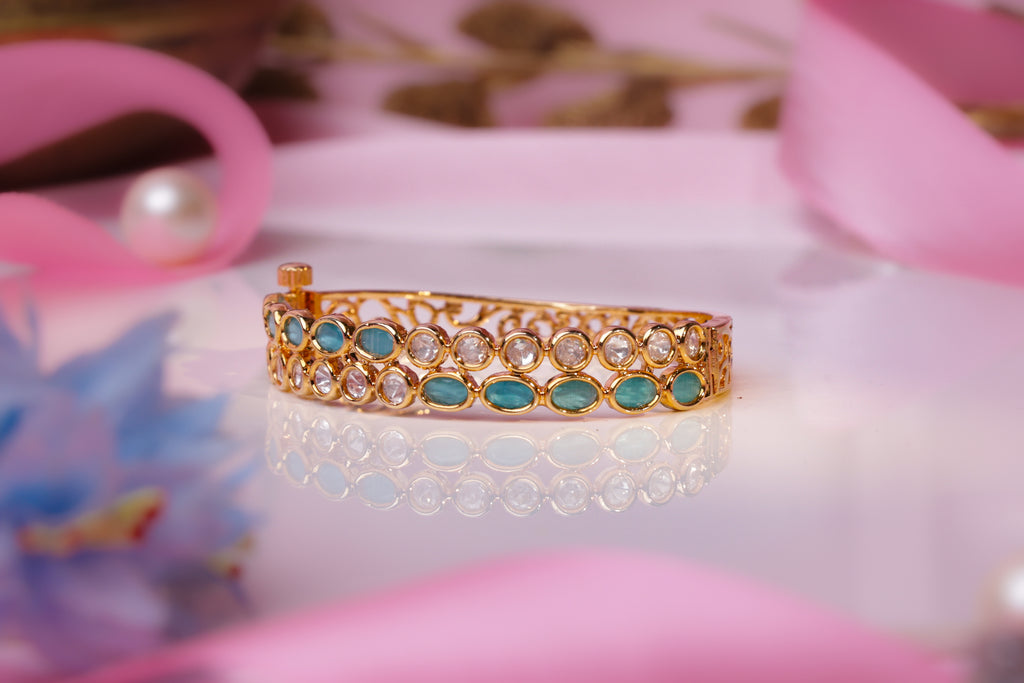 Elegant Gold Bracelet with Emerald and Crystal Accents
