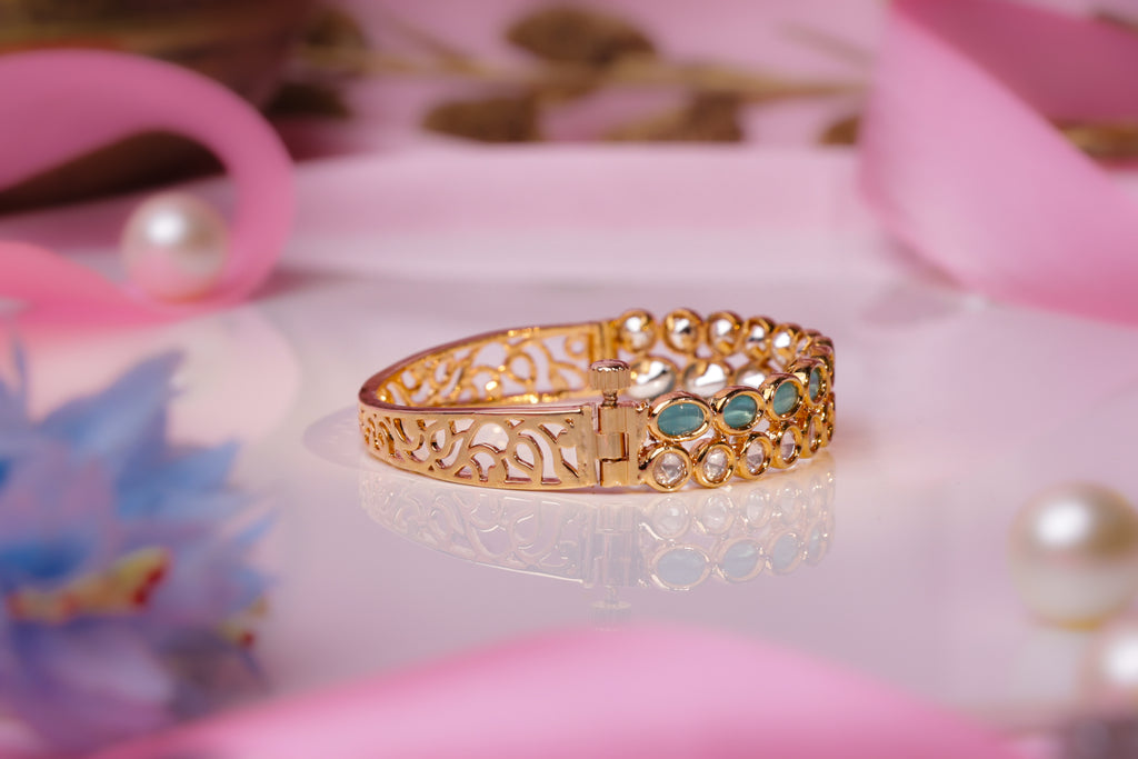 Elegant Gold Bracelet with Emerald and Crystal Accents