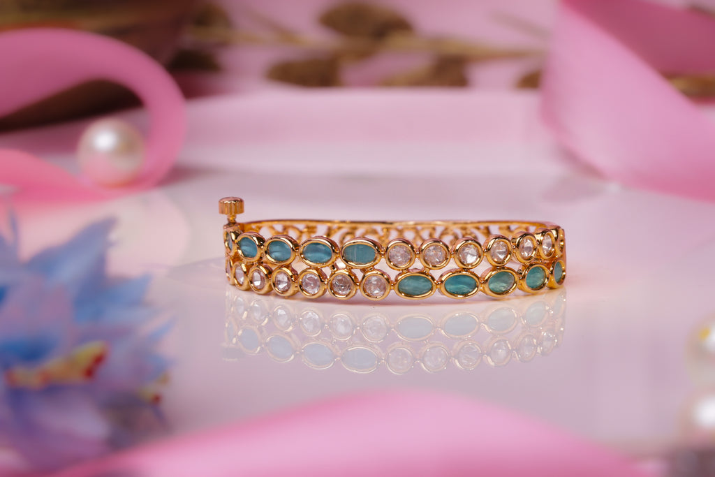 Elegant Gold Bracelet with Emerald and Crystal Accents
