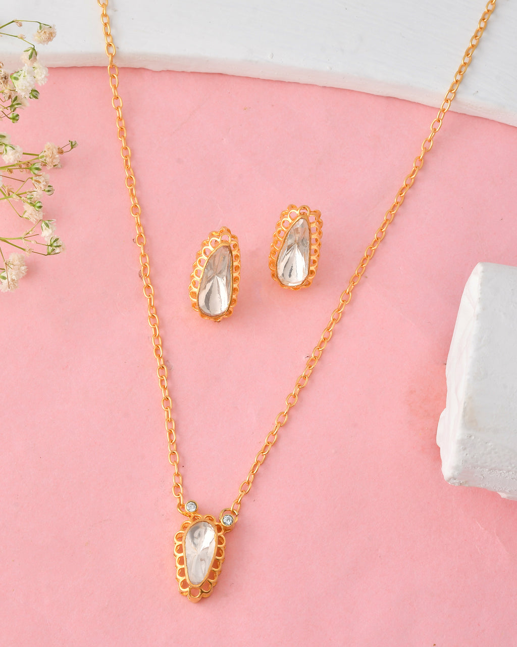 Gold Plated Teardrop Kundan Pendant Set